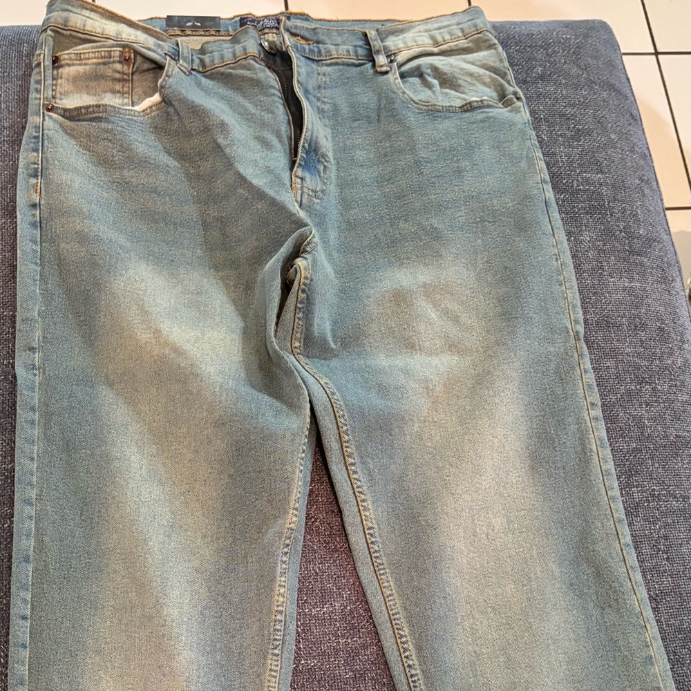 Relaxed Stretch Blue Jeans with Faded Denim Look